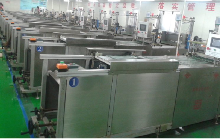 Fully automatic three-fold abdominal pad folding machine